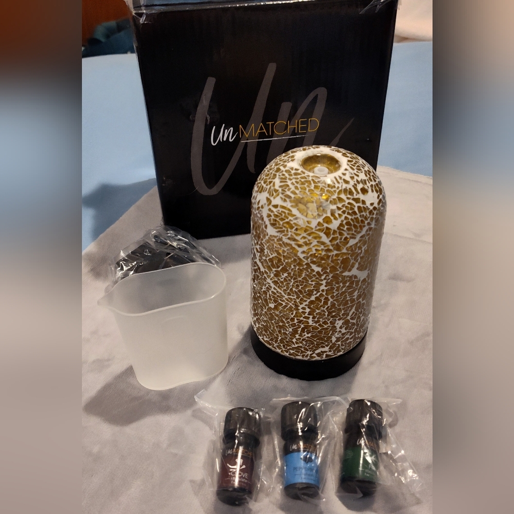 NEW! UnMatched Gold and White Mosaic Oil Diffuser & 3 Bottles Of Oils
